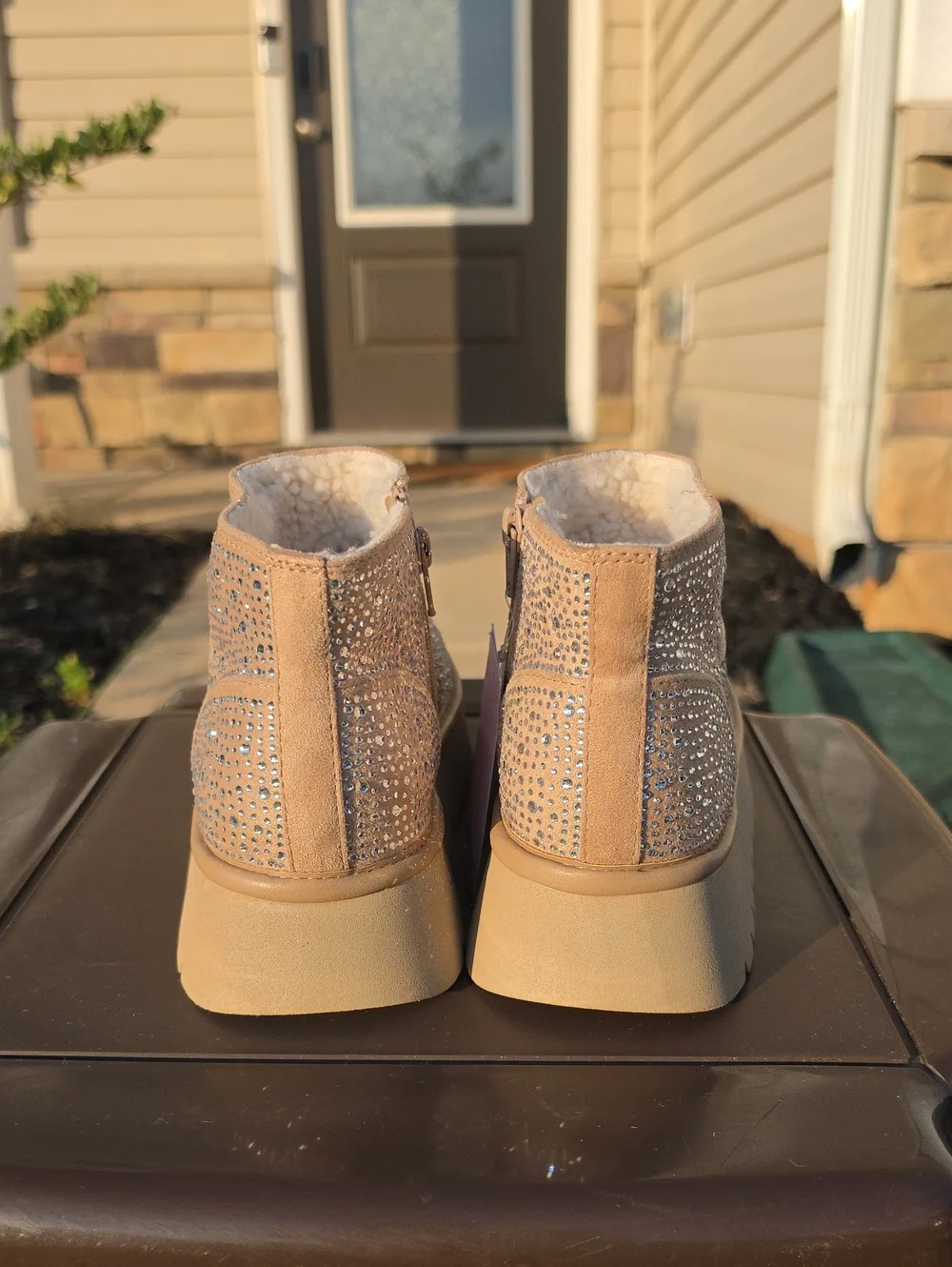 Wild Fable Womens Size 6 Platform Boots Sparkly Rhinestone Tan Cozy